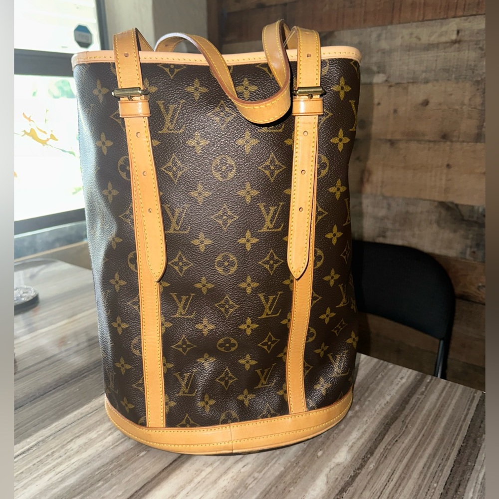Authentic Louis Vuitton Monogram Bucket GM shoulder bag